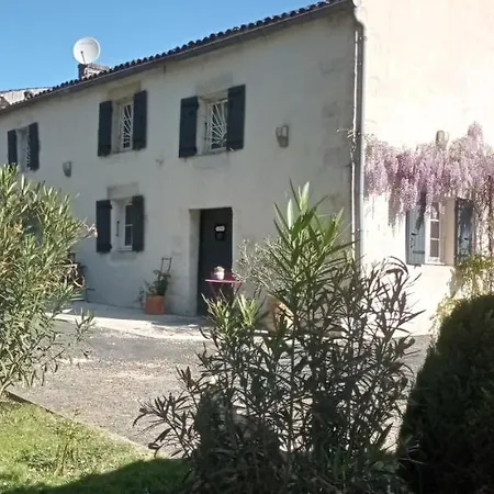 Clos Des Morillons Bed & Breakfast 3*