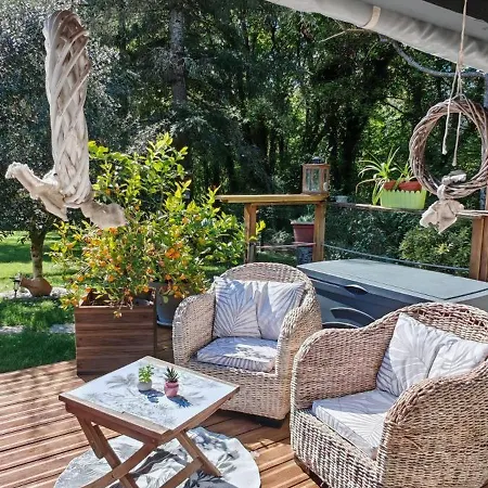 Clos Des Morillons Bed & Breakfast