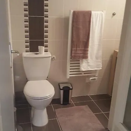 فندق مبيت وإفطار Clos Des Morillons 3*