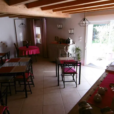 Clos Des Morillons Bed & Breakfast Venerand