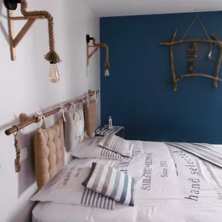 فندق مبيت وإفطار Clos Des Morillons 3*